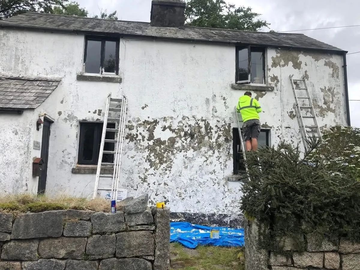 Cottage with blown, flaking render before repair in Carn Brea